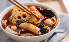 知名麻辣燙出現(xiàn)食品安全問(wèn)題，如何保障吃的安全？